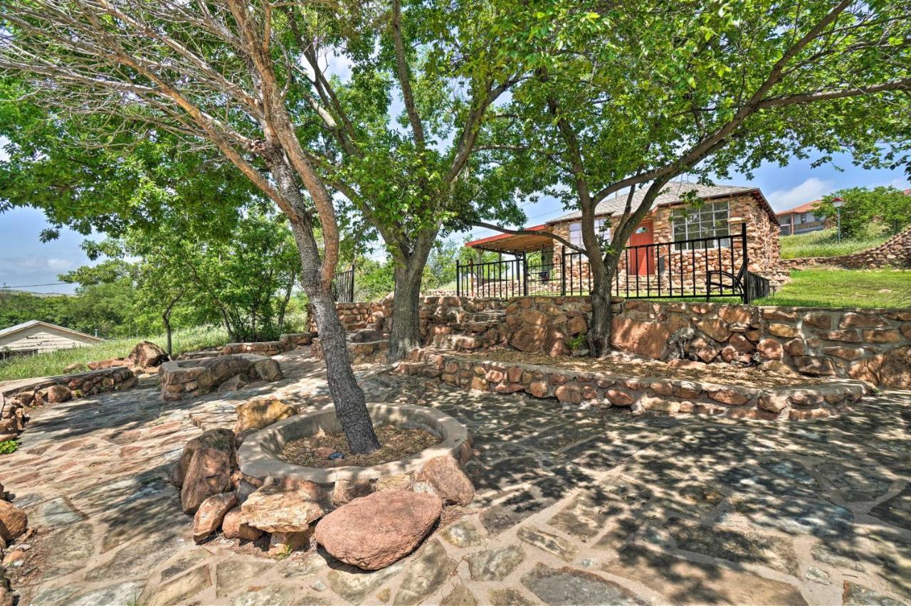 Enchanting Hilltop Cottage In Medicine Park! Ngoại thất bức ảnh