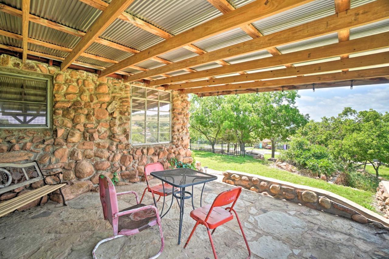Enchanting Hilltop Cottage In Medicine Park! Ngoại thất bức ảnh